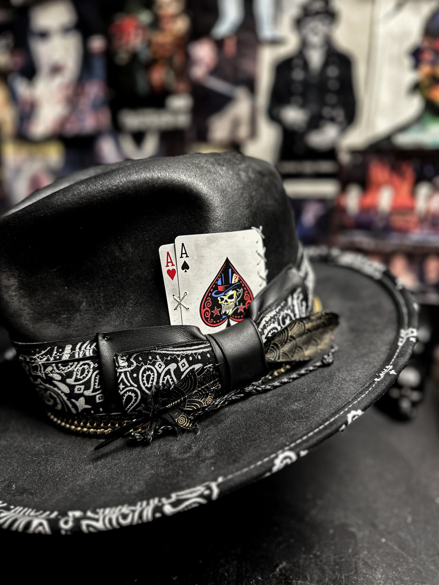 LIVIN´ ON THE EDGE - Blade Hats