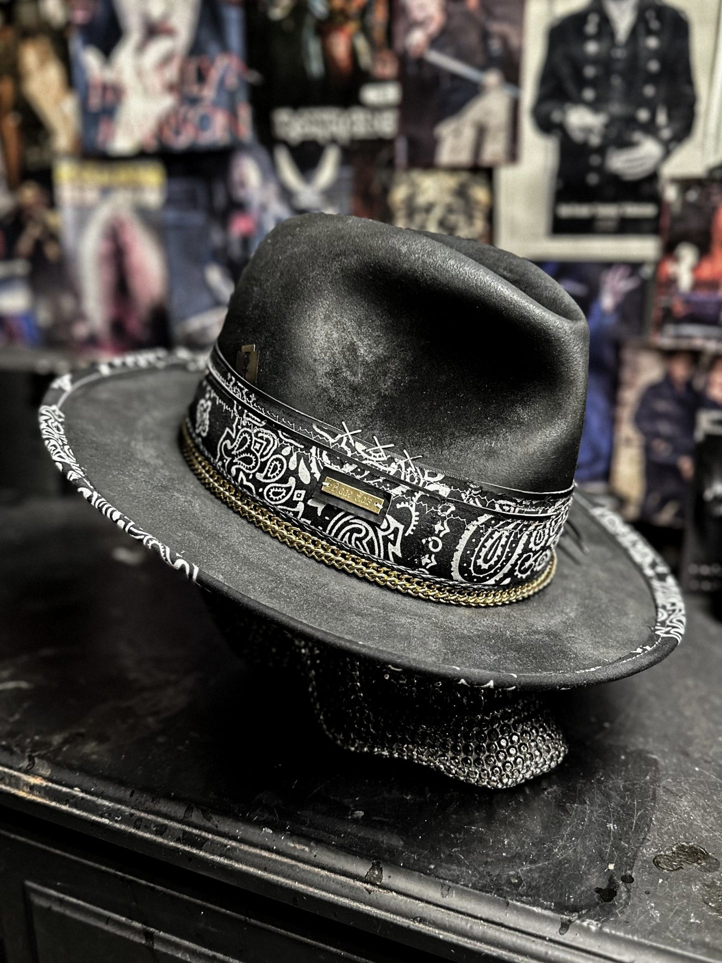 LIVIN´ ON THE EDGE - Blade Hats