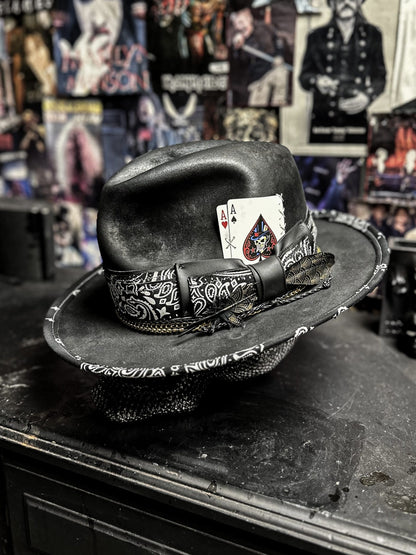 LIVIN´ ON THE EDGE - Blade Hats