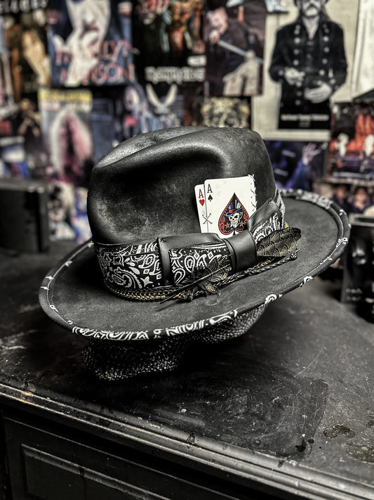 LIVIN´ ON THE EDGE - Blade Hats