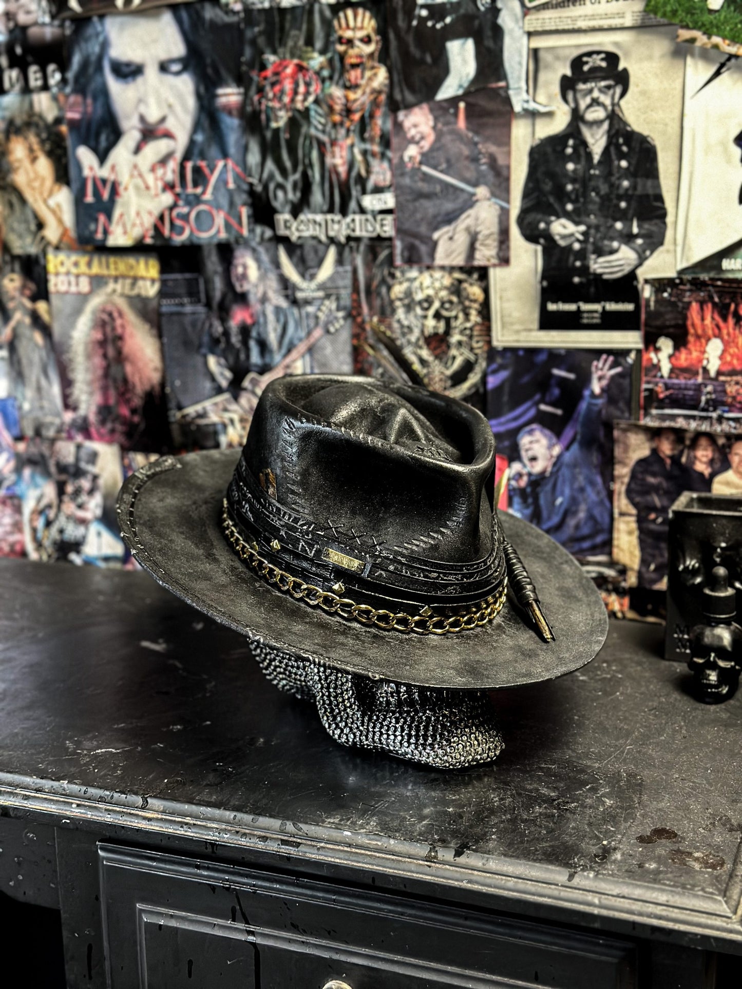 THE LAST DAY ON THE EARTH - Blade Hats